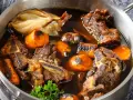 Aromatyczny rosół z wołowiny i warzyw. Idealne mięso na rosół to podstawa bogatego smaku.