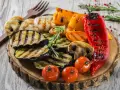 Pyszne warzywa z grilla: bakłażan, papryka, pieczarki, pomidorki i marchewka. Idealne co na grilla!