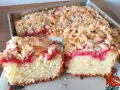 Pyszna babka w keksówce z kruszonką i owocami. Idealna na deser lub podwieczorek.