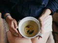 Mdłości? Co pić, by szybko poczuć ulgę! Ziołowe herbaty ratunkowe