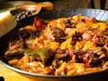 Pyszny bigos, idealny przepis na polskie danie. Mięso, kapusta i przyprawy tworzą bogactwo smaku.