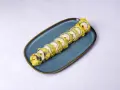 Chrupiące rolki sushi z krewetkami w cieście tempura, idealne na szybki obiad. Prosty tempura przepis.