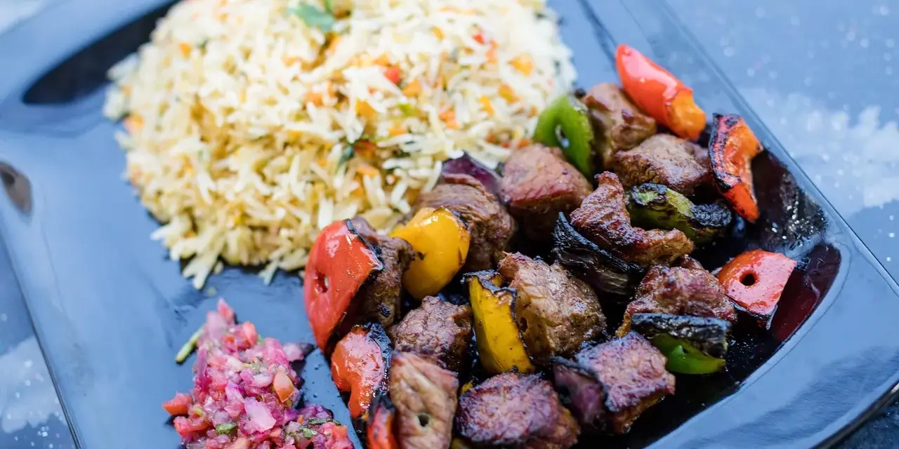 Romantyczna kolacja w domu? Przepisy na efekt "wow" bez stresu!