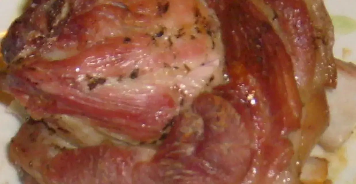 Soczysta, najlepsza golonka gotowana i pieczona, z chrupiącą skórką i aromatycznymi przyprawami.