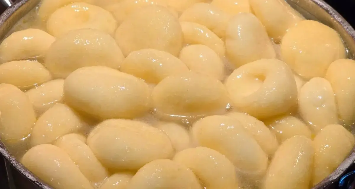 Gotowanie klusek śląskich w garnku. Idealne do sosów, jak zrobić kluski śląskie krok po kroku.
