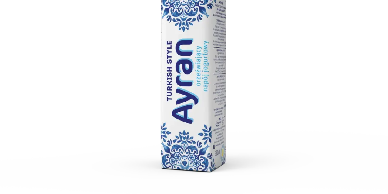 Orzeźwiający napój jogurtowy Ayran w stylu tureckim. Idealny na upalne dni, gdy zastanawiasz się, ayran co to.