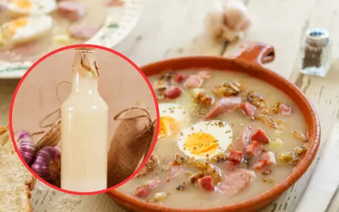 Prosty przepis na żurek z butelki. Aromatyczna zupa z kiełbasą, jajkiem i chrzanem. Idealna na Wielkanoc.