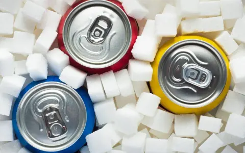 Ile cukru ma Fanta? Sprawdź, czy to dużo i jak wpływa na dietę