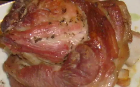 Soczysta, najlepsza golonka gotowana i pieczona, z chrupiącą skórką i aromatycznymi przyprawami.