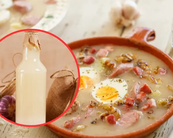 Prosty przepis na żurek z butelki. Aromatyczna zupa z kiełbasą, jajkiem i chrzanem. Idealna na Wielkanoc.