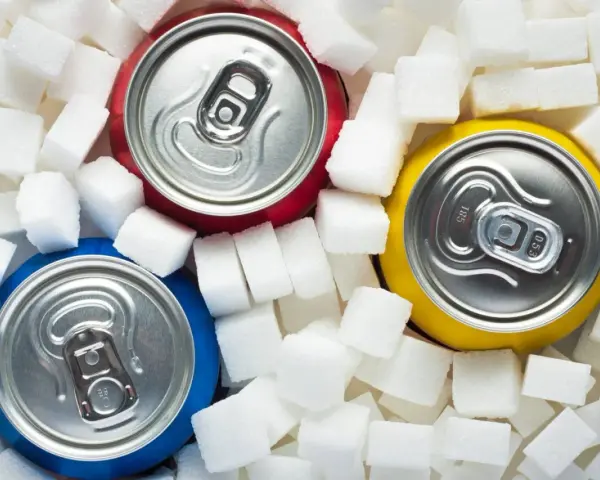 Ile cukru ma Fanta? Sprawdź, czy to dużo i jak wpływa na dietę