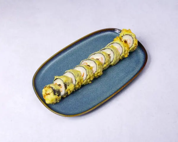 Chrupiące rolki sushi z krewetkami w cieście tempura, idealne na szybki obiad. Prosty tempura przepis.