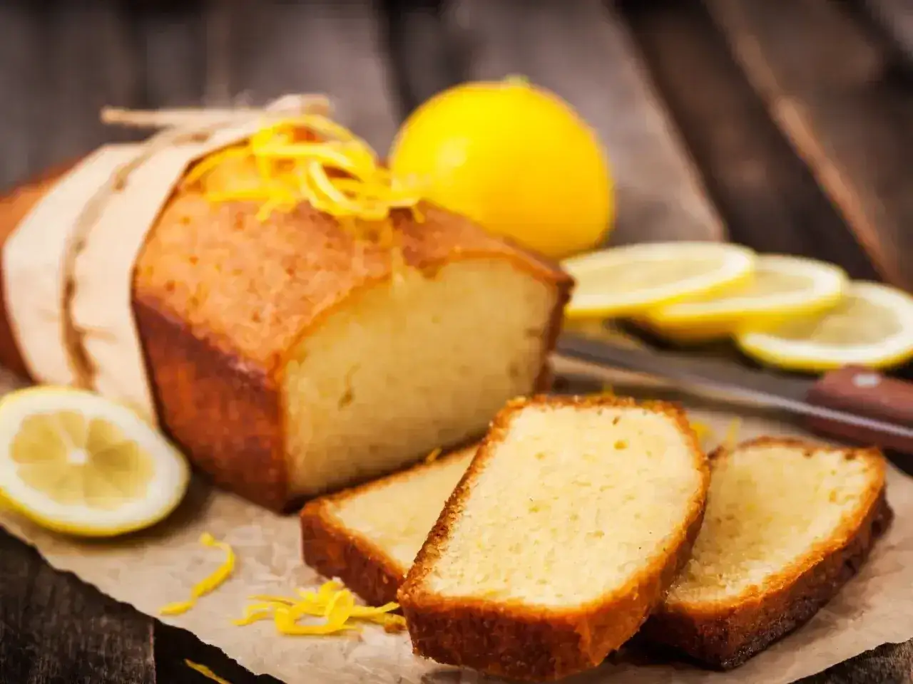 Pyszna babka piaskowa, przepis sprawdzony, z cytrynową nutą. Idealna na deser lub do kawy.