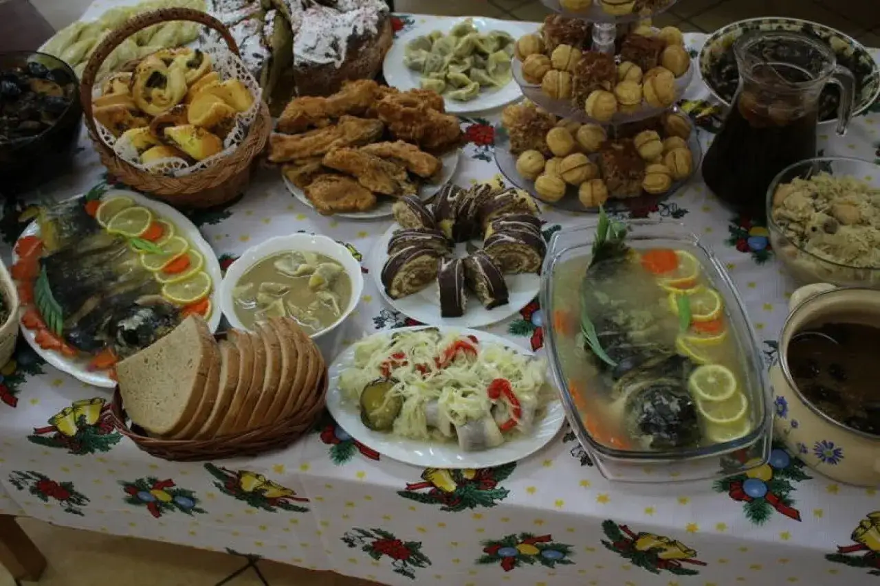tradycyjne polskie potrawy świąteczne stół